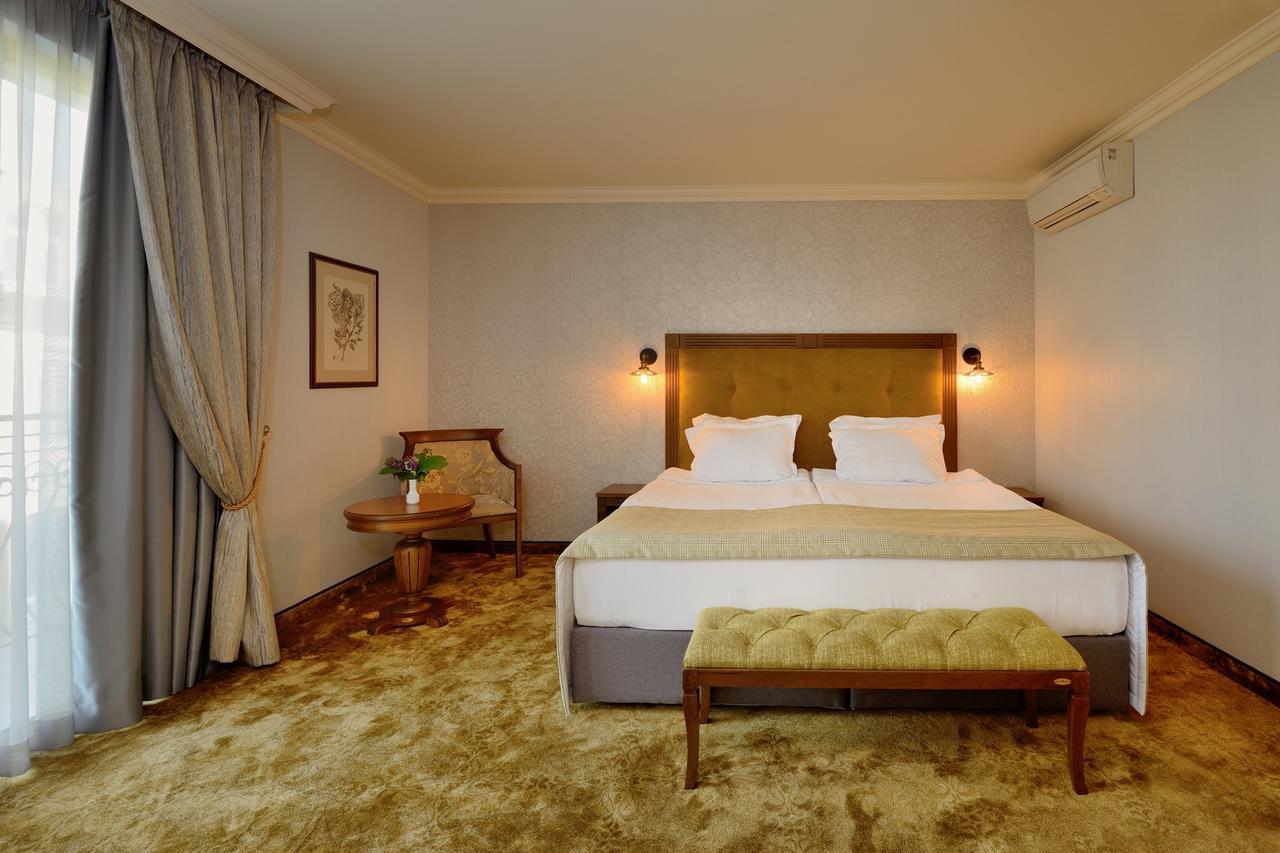 Hotel Club Central Hiszarja Kültér fotó