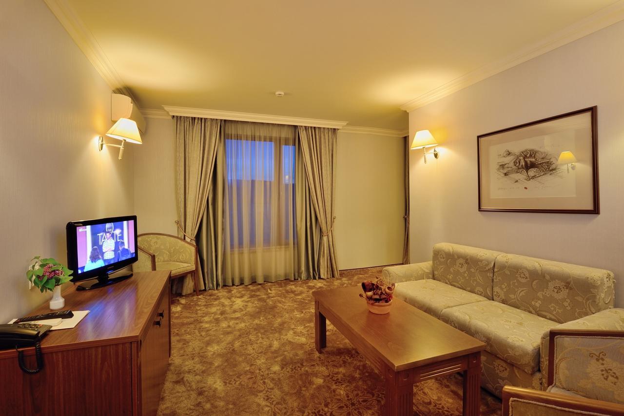 Hotel Club Central Hiszarja Kültér fotó
